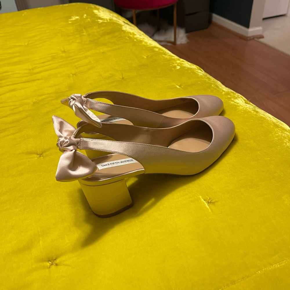 Saks Fifth Ave satin pumps size 91/2 med